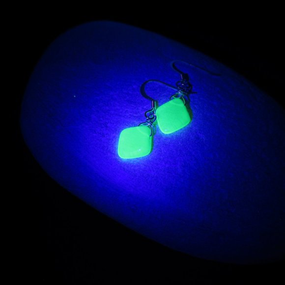 Uranium Glass bead earrings - Picture 5 of 8